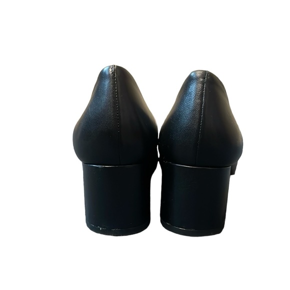 EUC Tory Burch Chelsea black leather heels with gold logo buckle, size 6 - Picture 8 of 9